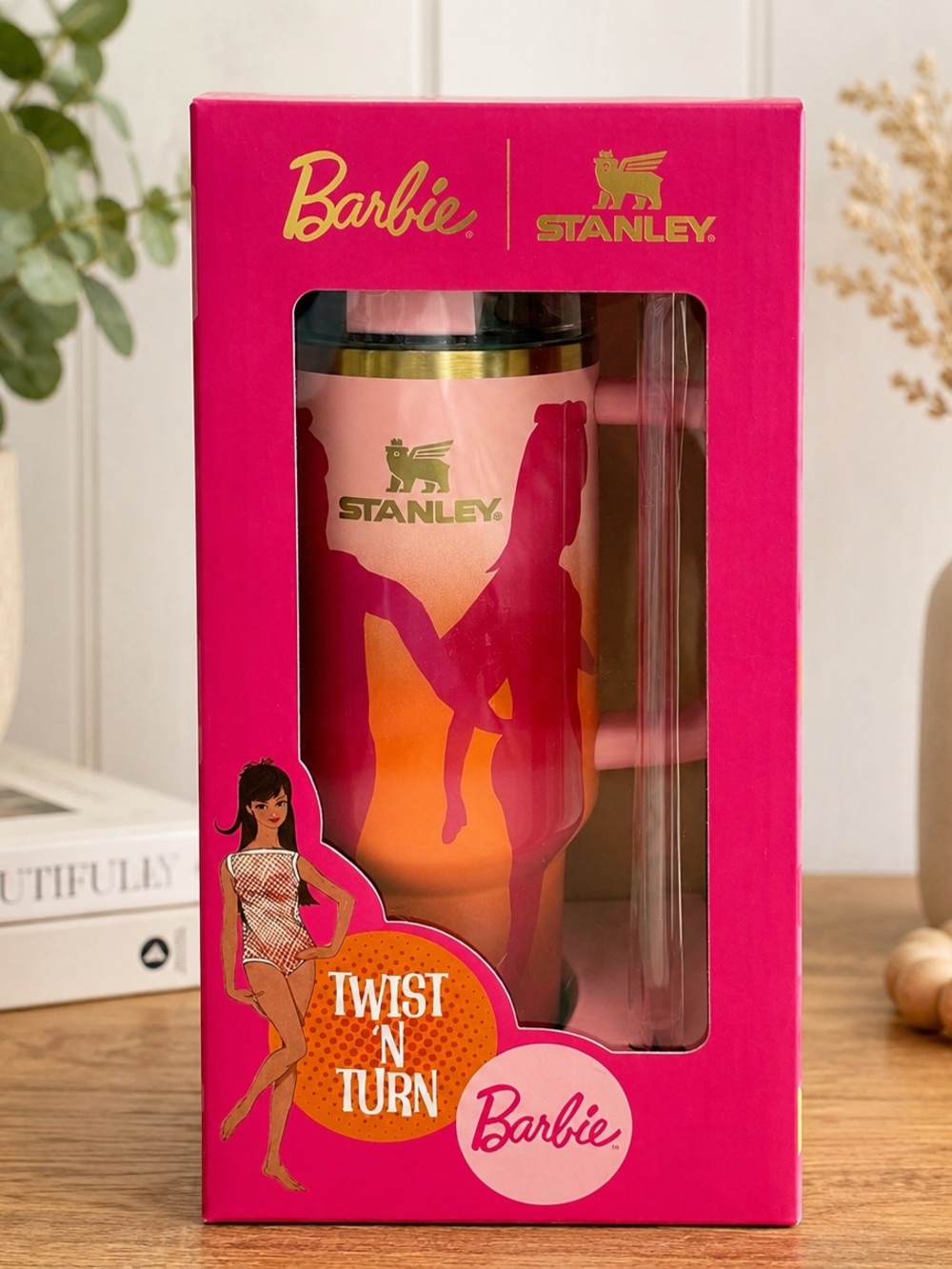 New Stanley Tumbler x Barbie 60s Twist 'N Turn 40 oz Quencher - Picture 1 of 10